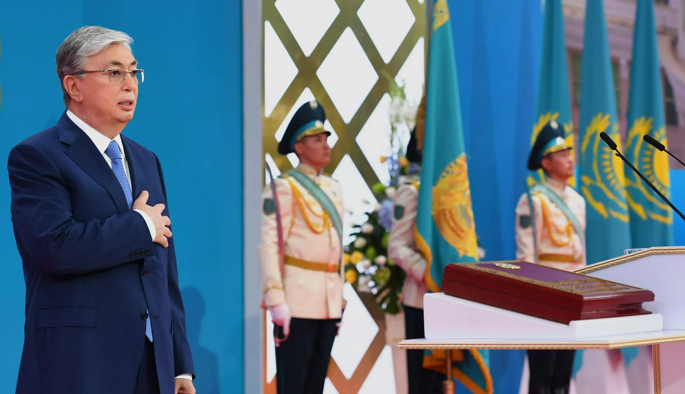 Токаев поздравил граждан Казахстана с Днем Конституции