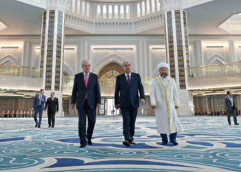 Президенты Казахстана и Таджикистана посетили Главную мечеть казахстанской столицы