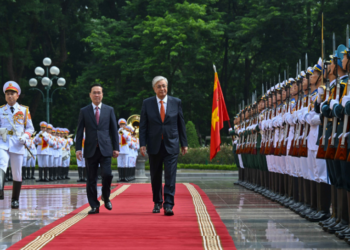 Глава государства провел переговоры с Президентом Вьетнама