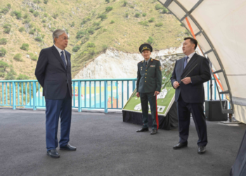 Токаев посетил селезадерживающую плотину «Аюсай» в Алматы