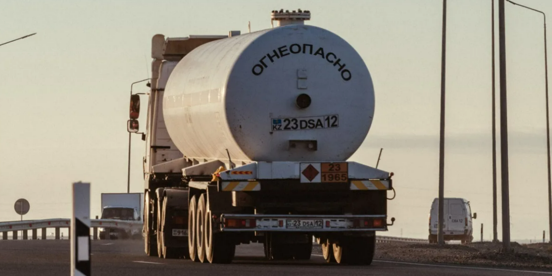 В Казахстане будет продлен запрет вывоза нефтепродуктов автотранспортом