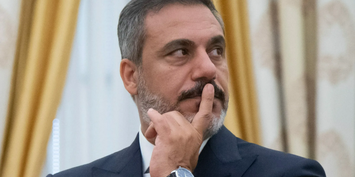 Глава МИД Турции прибыл в Казахстан