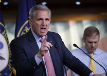 Спикер Палаты представителей США потребует от Зеленского отчеты