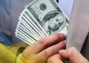 Большая часть народа Украины считает Зеленского ответственным за коррупцию