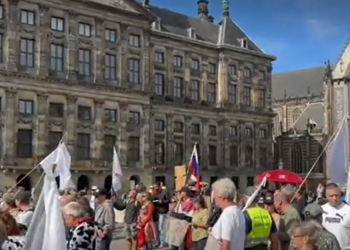 Митинг против поставок оружия Украине проходит в Амстердаме