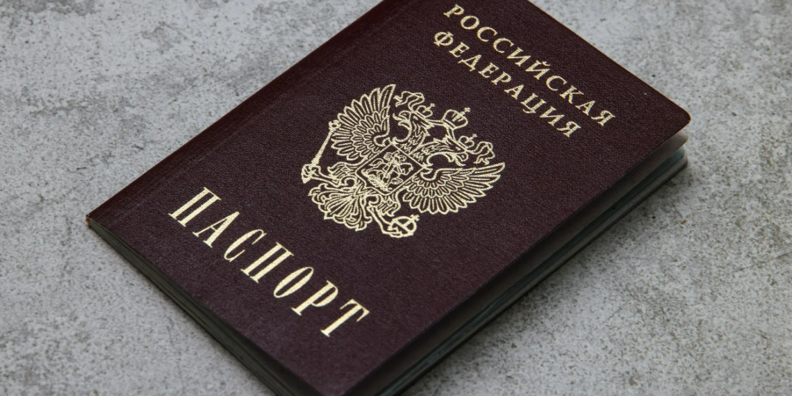 В Казахстане официально работают почти 35 тысяч россиян