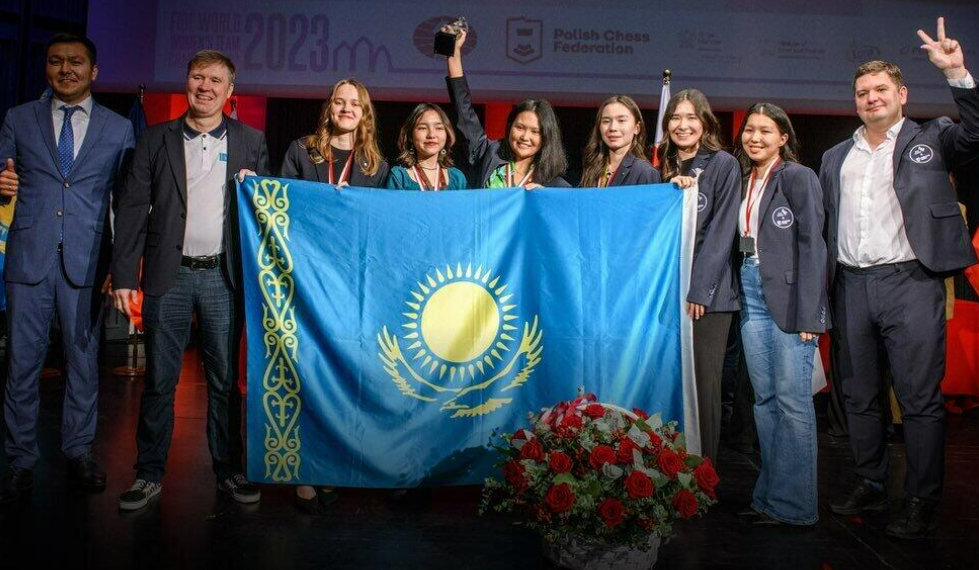 Шахматистки из Казахстана завоевали серебро на чемпионате мира в Польше