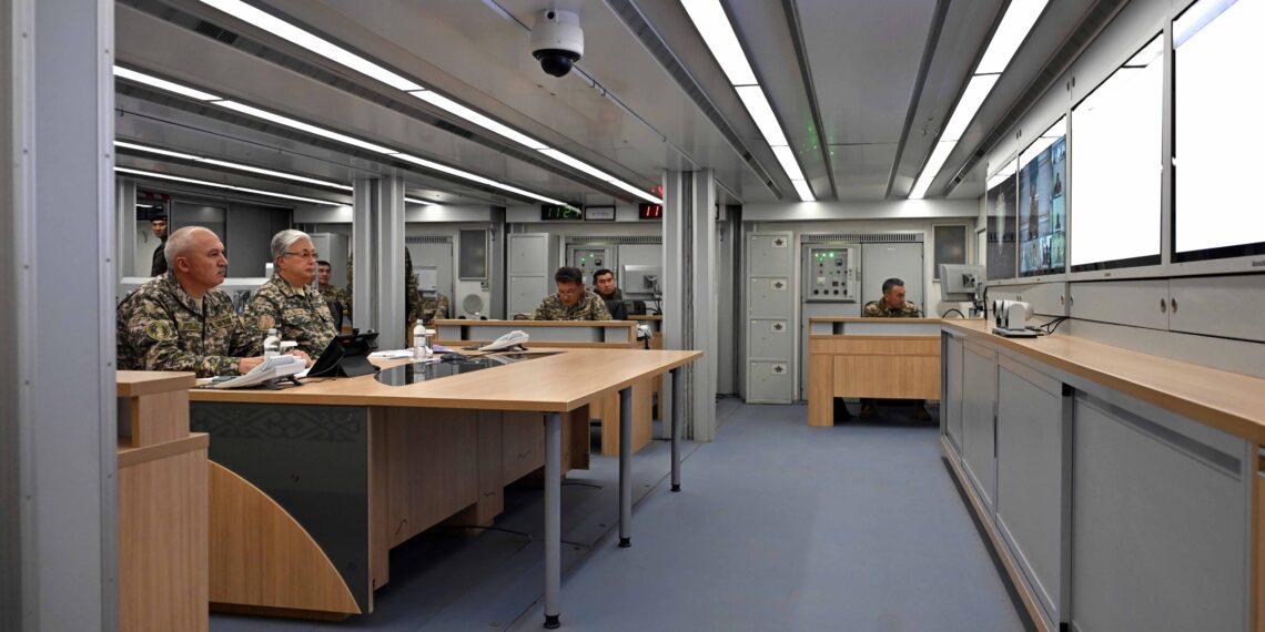 Глава государства провел оперативное совещание Генштаба ВС Казахстана