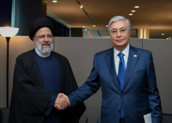 Глава государства провел встречу с Президентом Ирана