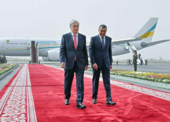 Токаев прибыл с рабочим визитом в Таджикистан