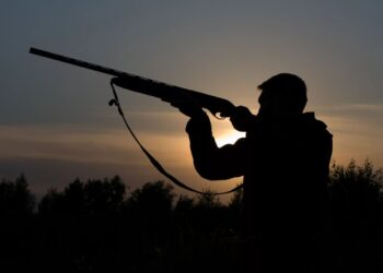 В Западно-Казахстанской области мужчина стрелял в двух взрослых и одного ребенка