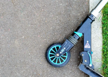 Подросток погиб под колесами грузового автомобиля