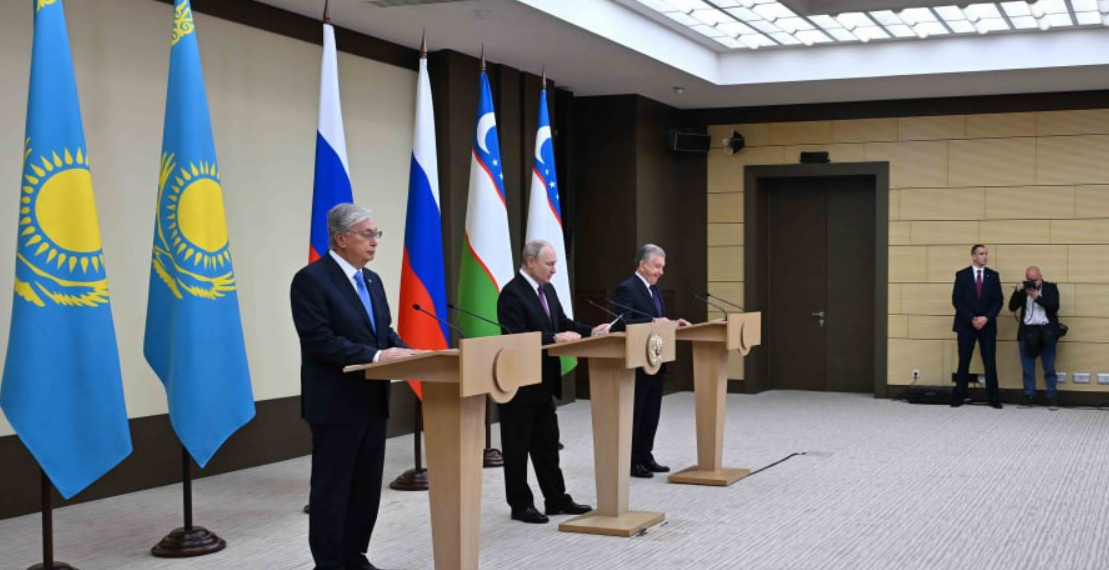 Токаев поучаствовал в церемонии открытия транзита российского газа в Узбекистан