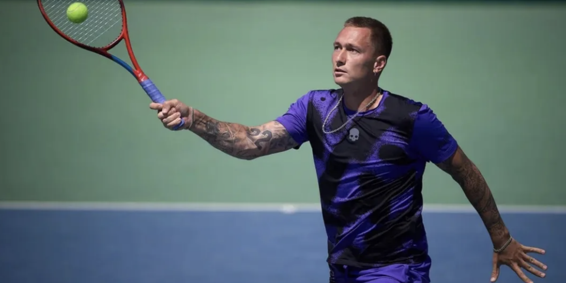 Теннисит Денис Евсеев выбыл из турнира в Швеции