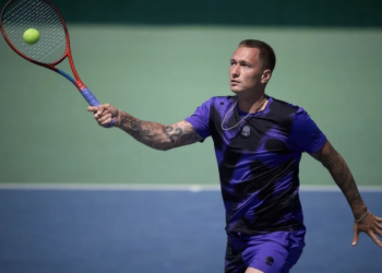 Теннисит Денис Евсеев выбыл из турнира в Швеции
