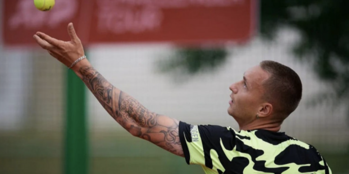 Теннисист Денис Евсеев прошел в четвертьфинал «Челленджера» в Испании