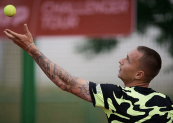 Теннисист Денис Евсеев прошел в четвертьфинал «Челленджера» в Испании