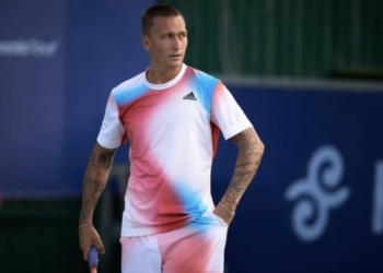 Теннисист Денис Евсеев прошел во второй круг турнира в Швеции