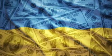 Практически половина американцев полагают, что на Украину отправляется слишком много денег