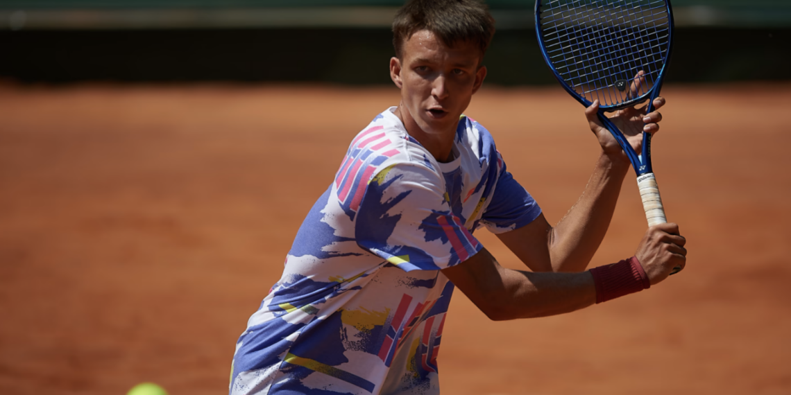 Теннисит Григорий Ломакин вышел в четвертьфинал турнира в Египте