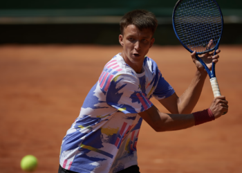 Теннисит Григорий Ломакин вышел в четвертьфинал турнира в Египте