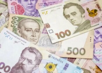 Связанные с экс-президентом Украины Порошенко банкиры лишились должностей из-за коррупции