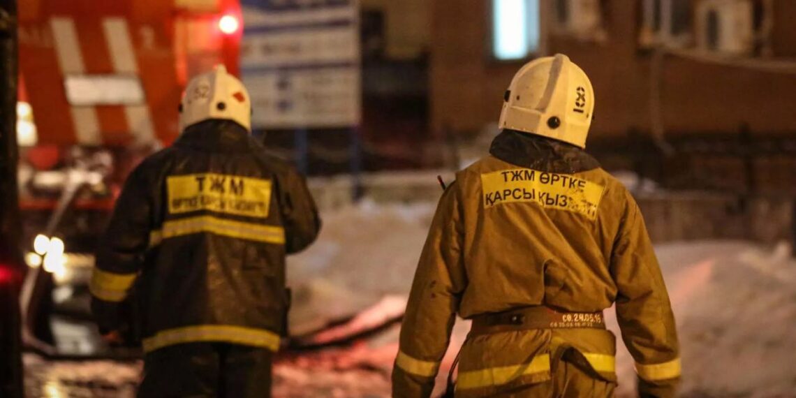 Женщину с тремя детьми спасли при пожаре в Экибастузе