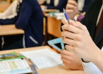 В связи с непогодой, школьникам Астаны сократили занятия