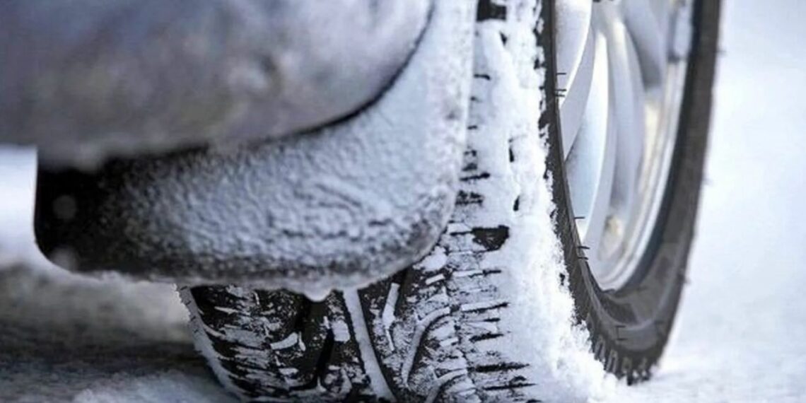 С первого декабря водителей будут штрафовать за летние шины