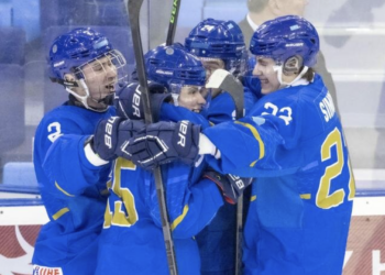 Казахстанская хоккейная сборная победила команду Дании в молодежном ЧМ