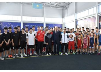 Касым-Жомарт Токаев посетил спорткомплекс в селе Саржансай