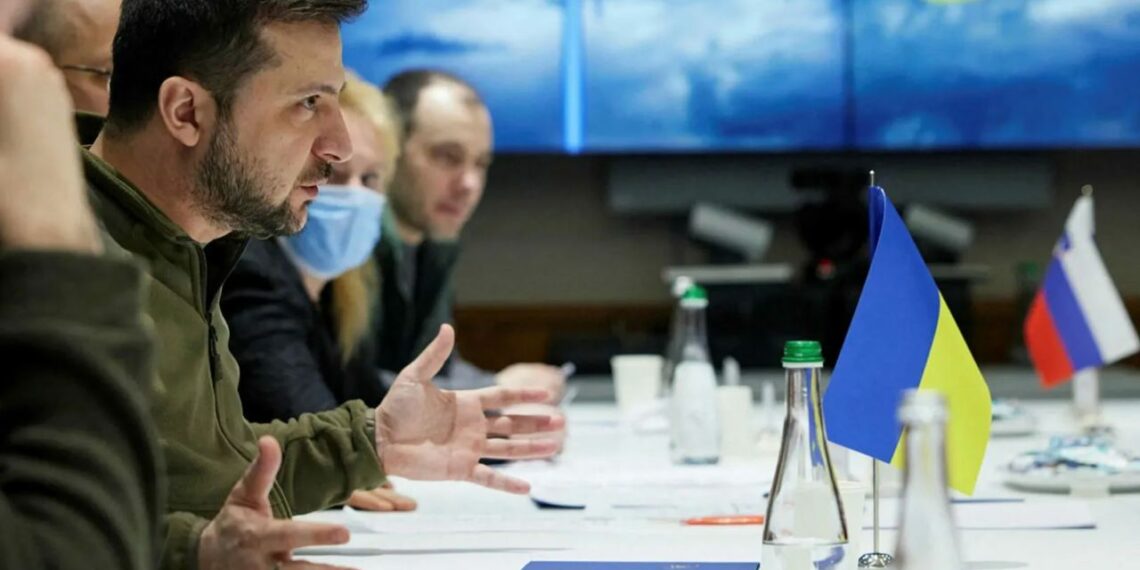 Запад склоняет Украину к миру на невыгодных для нее условиях