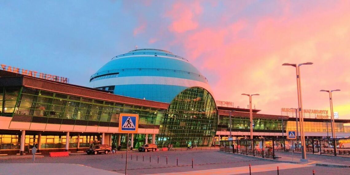 В аэропорту Астаны задержан пассажир со 160 тысячами долларов
