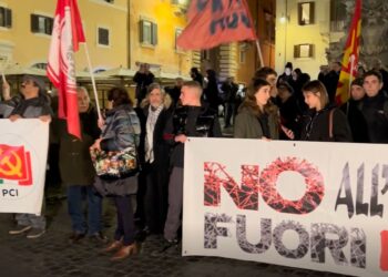 В Риме прошел массовый митинг против отправки Украине оружия