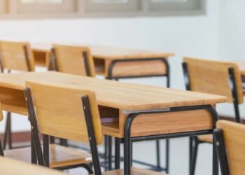 В школах и колледжах Алматы отменили занятия первой смены