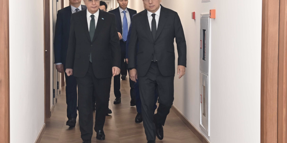 Президент Казахстана посетил восстановленное после пожара здание акимата Алматы