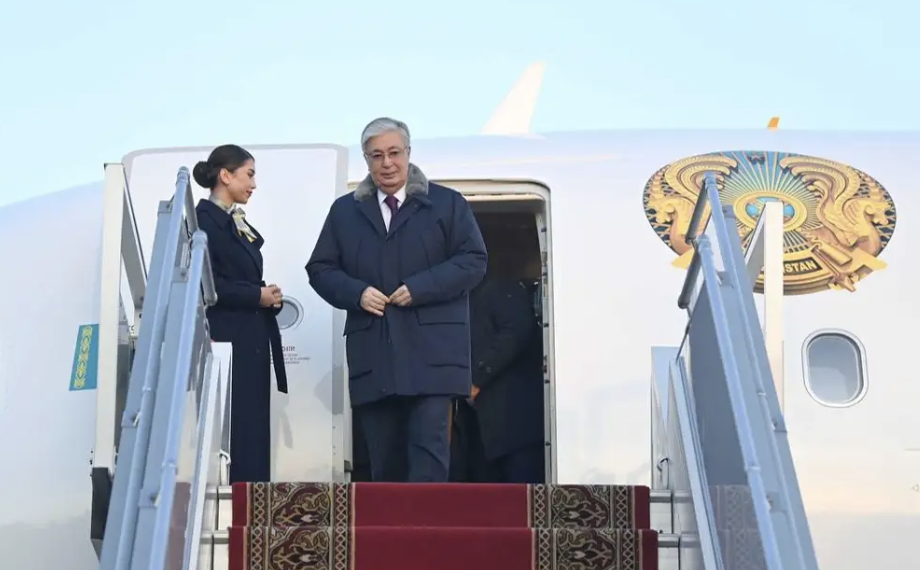 Глава государства прибыл с рабочей поездкой в Алматы