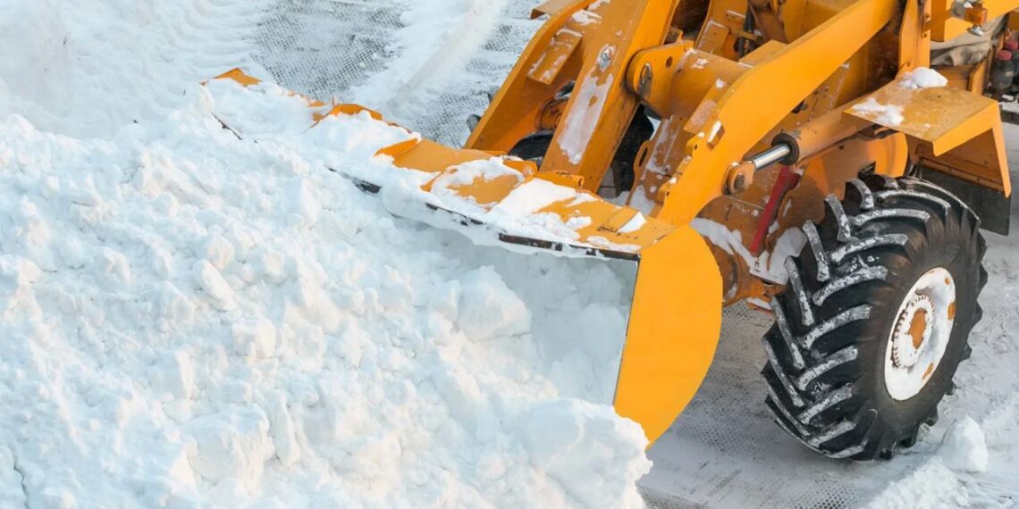 Более 37 тысяч кубометров снега вывезено в Астане за ночь
