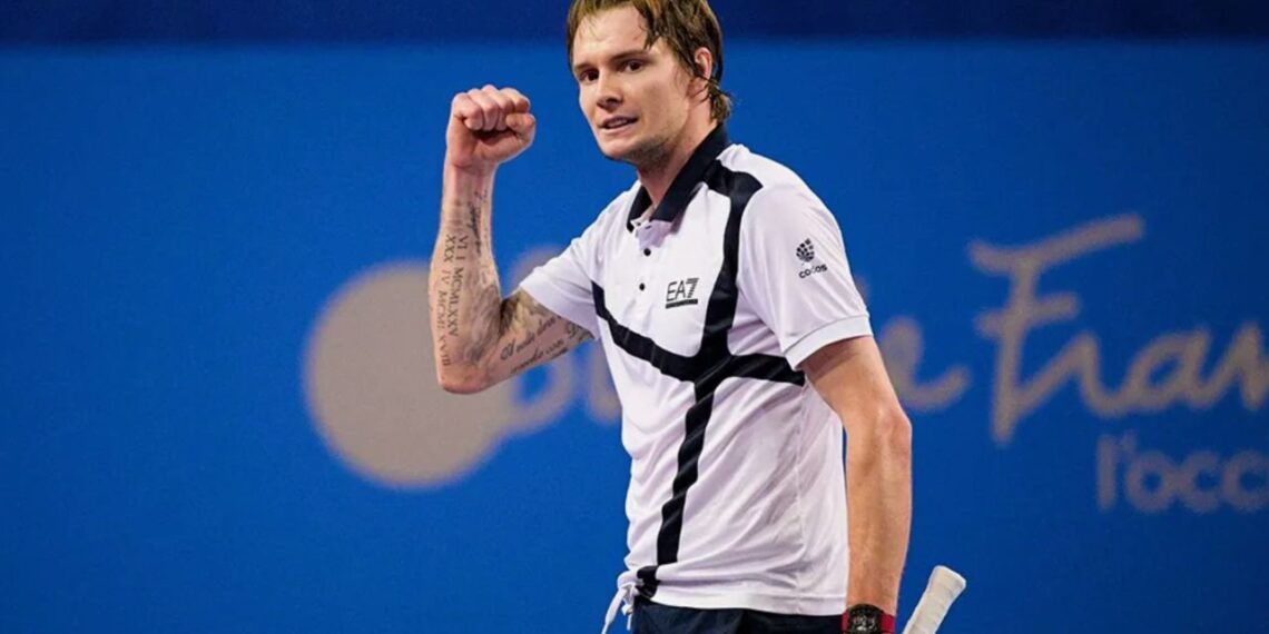 Теннисист Александр Бублик стал победителем турнира во Франции