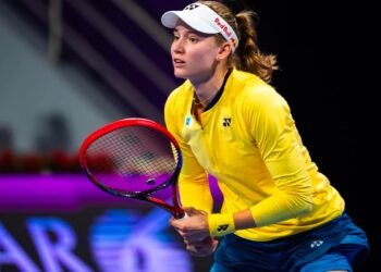 Теннисистка Елена Рыбакина успешно стартовала на турнире в ОАЭ