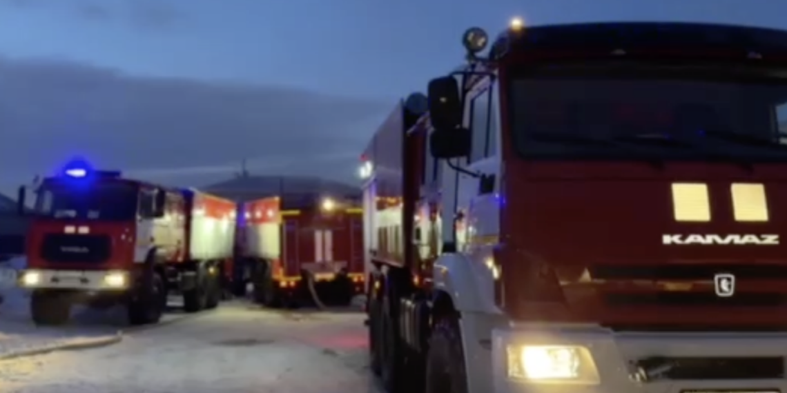 В Астане произошел пожар в одноэтажном боксе