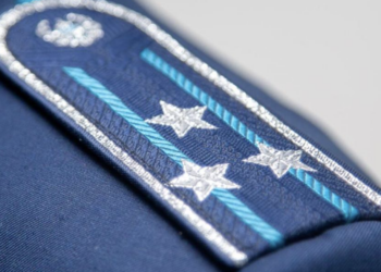 Сотрудники полиции спасли мужчину из горящего гаража в Шахтинске