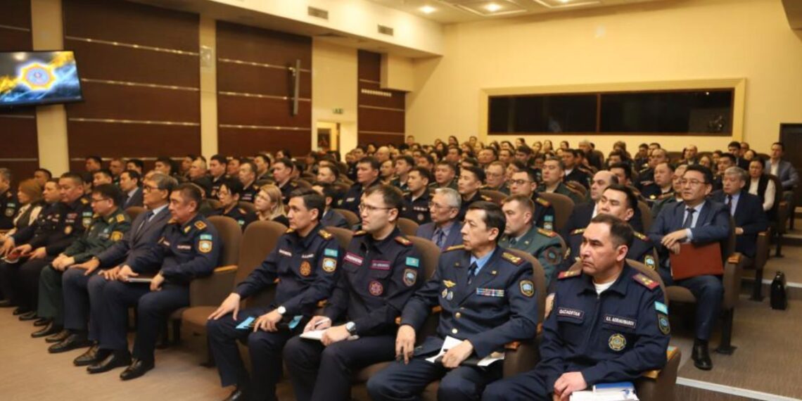 Министр по ЧС поставил перед ведомством новые задачи