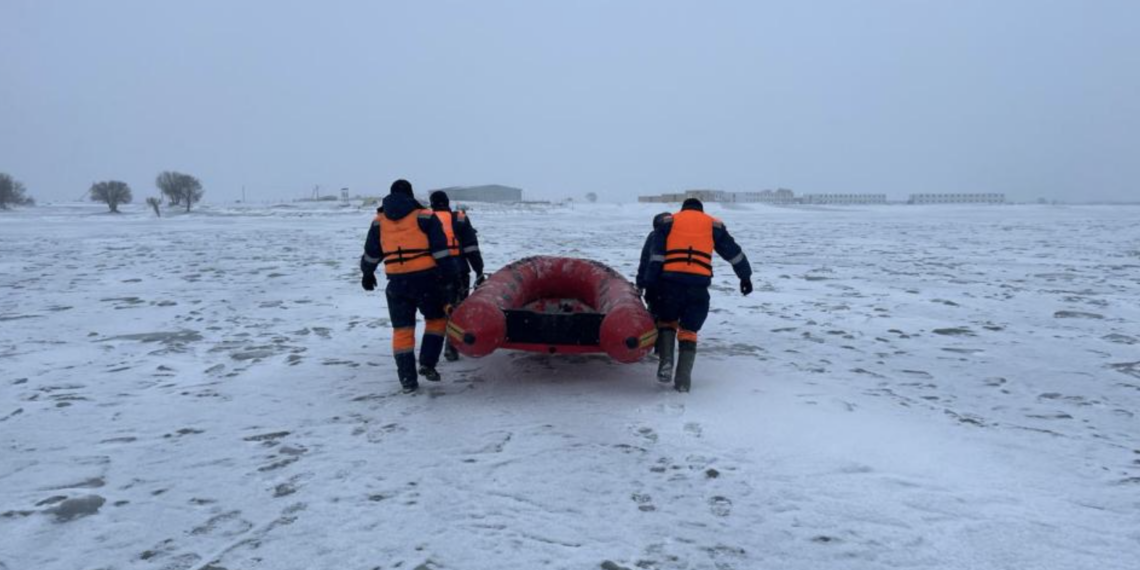 На Капшагайском водохранилище силами спасателей МЧС спасен рыбак