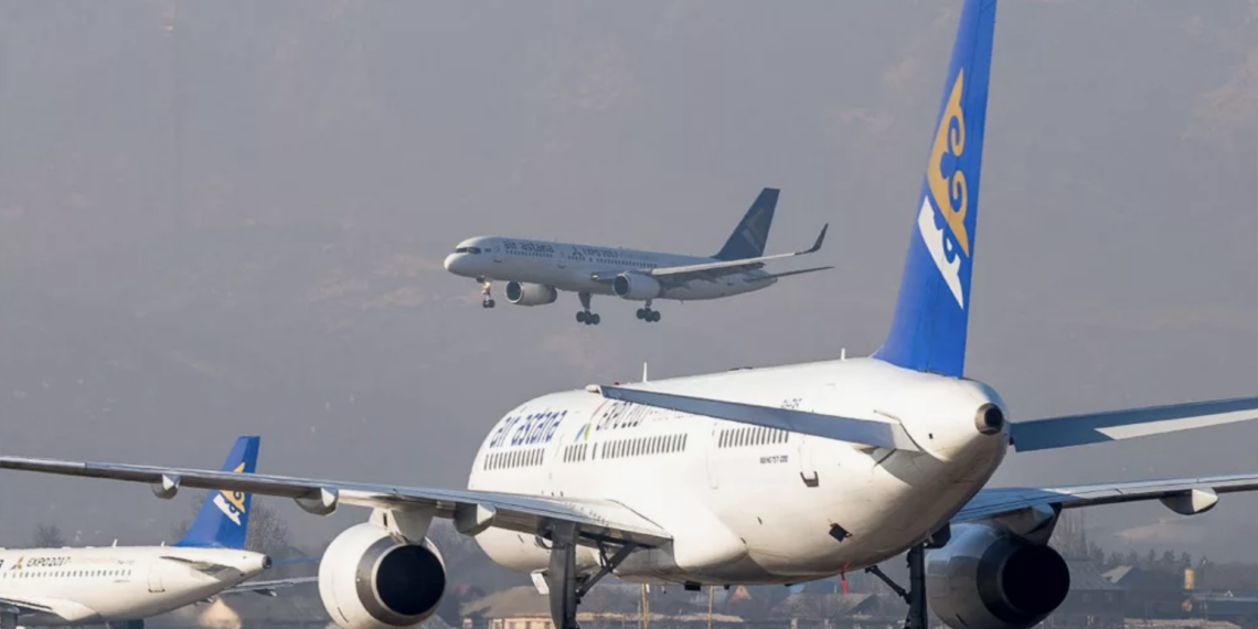 Самолет авиаперевозчика Air Astana был вынужден вернуться в аэропорт