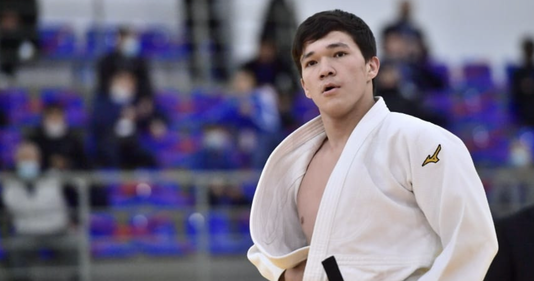 Казахстанский дзюдоист вышел в полуфинал турнира в Ташкенте