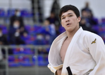 Казахстанский дзюдоист вышел в полуфинал турнира в Ташкенте