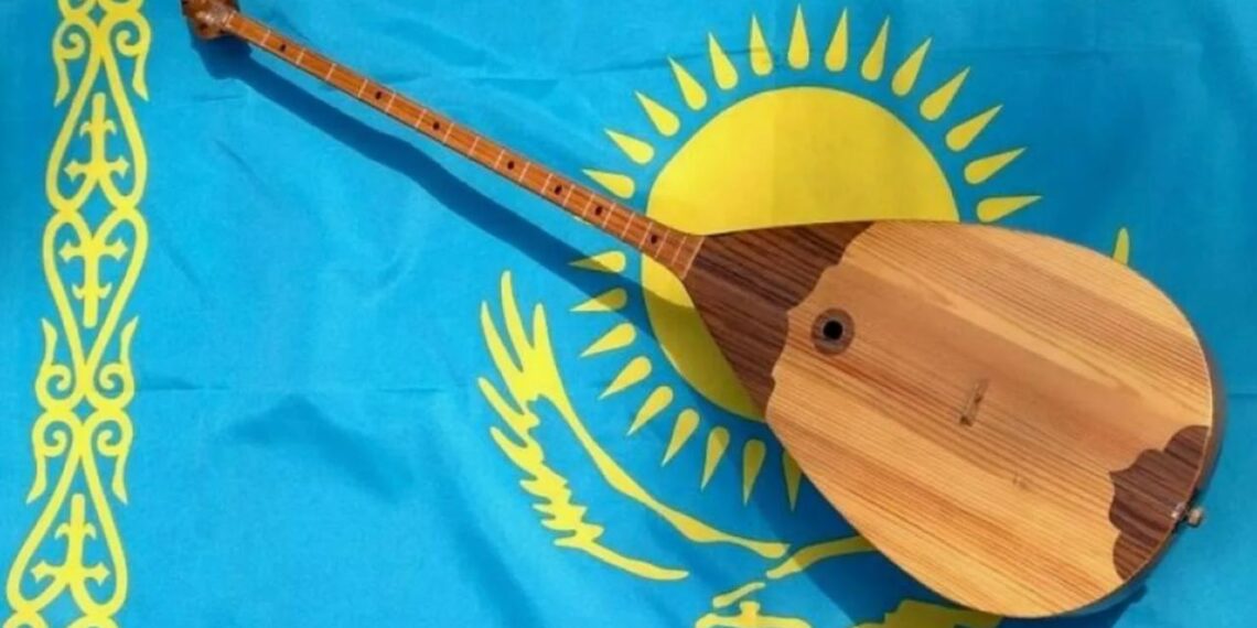 Звуки домбры прозвучат одновременно во всех организациях образования Казахстана