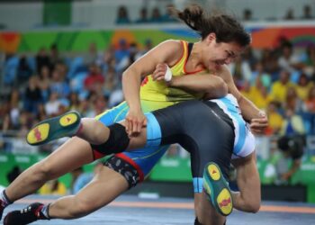 Казахстанские спортсменки завоевали две медали по женской борьбе на турнире в Турции