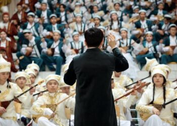 Порядка 2 млн казахстанских детей одновременно исполнили знаменитые кюи